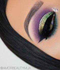 Current Makeup Trends, Trending Makeup Looks, Winter Eye Makeup, Dramatic Eyeshadow, Watercolor Makeup, Teal Makeup, Pastel Goth Makeup, Monochromatic Makeup, Purple Makeup Looks