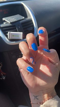 Nails / Blue / Bleu / Artistique Hawaii Nails, Oval Acrylic Nails, Orange Acrylic Nails, Blue Gel Nails, Beachy Nails, Turquoise Nails, Solid Color Nails, Hippie Nails, Short Coffin Nails