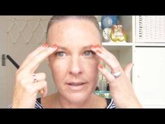 Everyday Makeup Tips for Hooded Crinkly Eyes in women over 40. - YouTube Basic Eye Makeup, Natural Eye Makeup Tutorial, Eye Makeup Images, Natural Eyeshadow, Glasses Makeup, Hooded Eye Makeup, Beautiful Eye Makeup, Top Makeup Products, Makeup For Teens