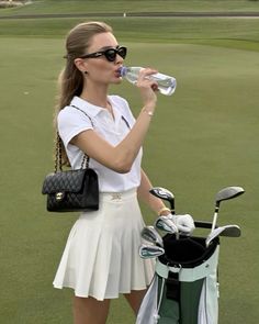 Girl boss golfer, glam babe, female woman golfer, black chanel purse, white pleated golf skirt Woman Golfing Outfit, Old Money Style Girl Summer, Country Club Inspired Outfit, Rich Athletic Outfits, Rich Girl Aesthetic Outfit Summer, Summer Yacht Outfit, Southern Old Money Outfits, Preppy With An Edge Outfit Aesthetic, Female Clothing Aesthetic