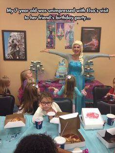 a woman standing in front of a table filled with children eating pizza and drinking beverages