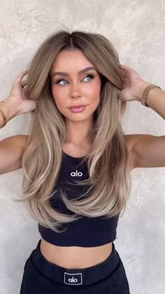 Dark Regrowth Blonde Hair, Pecan Blonde Hair, Grey Blending Formula, Pecan Hair Color, Almond Butter Hair Color, Vanilla Almond Hair, Blonde Hair Trends 2024, Pecan Sandie Hair Color, Almond Butter Hair