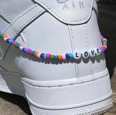 Beaded Laces On Shoes, Shoe Accessories Diy, Shoe Lacing Techniques, Pulseras Kandi, Custom Shoes Diy, Diy Clothes And Shoes