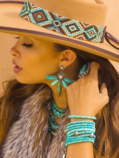 Gambler Hat, Beaded Hat Bands, Stile Boho Chic, Fox Fur Vest, Looks Country, Beaded Hat, Estilo Hippie, Western Cowboy Hats, Western Chic