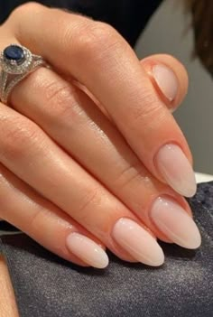 Natural Nails are a real challenge! I admit, I used acrylic cover until they ruined my natural nail surface completely! Here is how it grew them back! Simple Cute Nails, Kutek Disney, Milky Nails, Fake Nails With Glue, Oval Nails, Neutral Nails, Nature Tattoos, Stick On Nails, Short Hairstyle