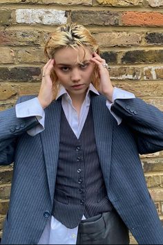 Prom Masculine Girl, Queer Formal Outfit, Feminine Suits Prom, Nonbinary Prom Outfit, Nonbinary Wedding Outfit, Suit Outfits For Women, Queer Prom, Florence Rose, Outfit Ideas January