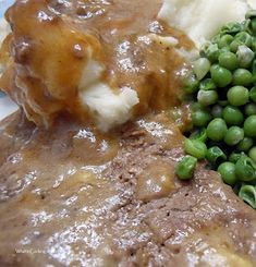 green peas and mashed potatoes on a plate