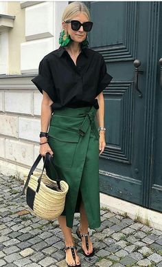 Green Midi Skirt, Fashion Outfits Winter, Summer Outfits Women Over 40, Summer Outfits For Moms, Outfits Woman, Outfit Ideas Summer, Outfits For Work, Fashion Outfit Ideas