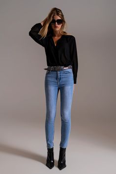 Skinny High Waist Jeans in Light Wash - Szua Store Preppy Jeans, Types Of Jeans, Stylish Jeans, Outfit Jeans, Waist Jeans, Knitwear Tops, Winter 2024, Contemporary Fashion, Jean Outfits