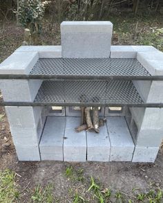 an outdoor fire pit made out of concrete blocks