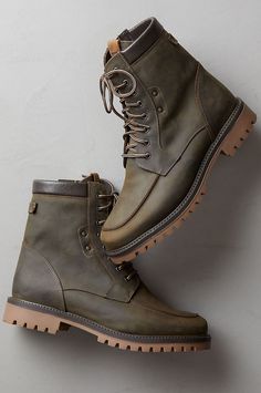 A timeless, rugged boot with contemporary appeal, the Versant is built for durability and comfort, mile after mile. Crafted from waterproof Italian full-grain cowhide, these ankle-high leather boots feature front laces as well as interior YKK zippers for easy on/off and the perfect fit. Padded collars, supportive inner layers, insulating wool lining, and incredible traction make these wear-everywhere boots a clear choice for all-weather style. Waterproof Leather Boots, Rugged Boots, Fur Accessories, Sheepskin Slippers, High Leather Boots, Sheepskin Coat, Sheepskin Rug, Timberland Boots, Leather Coat