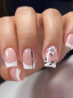 Short Fake Nails, Nagel Tips, Colorful Nails, Flower Nail Designs, Her Nails, Fake Nails With Glue, Makijaż Smokey Eye, White Nail, Stick On Nails