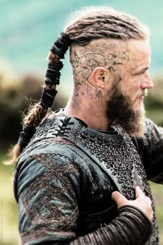 ragnar Long Undercut, Filipino Celebrities, Ragnar Vikings, Viking Head, Vikings Tv Show, Vikings Ragnar, Alexander Ludwig, Viking Men, Viking Costume