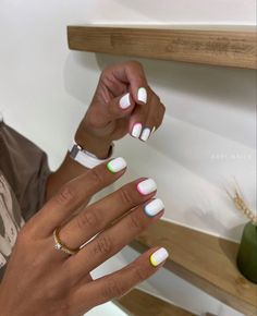 Almond Nails White And Gold, Short White Nails With Glitter, Hoco Nails White, Gold Nails White, Pink Nails Prom, Almond White Nails, Nails White And Pink, Elegant White Nails, Nails White And Gold