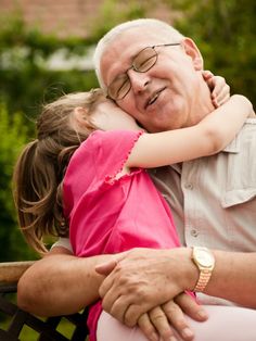 A few ways to celebrate Grandparents Day Grandparent Pictures, Grandparents Photography, Grandparent Photo, House Family, Fall Family Pictures, Family Shoot, Family Picture Outfits, Newborn Shoot, Family Picture