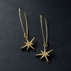 Shooting star earrings – Wild Roots Creative Shop October Jewelry, Wire Star, Short Earrings, Witchy Earrings, Stars Earrings, Creative Shop, Sculptural Jewelry, The Ear, Shooting Star