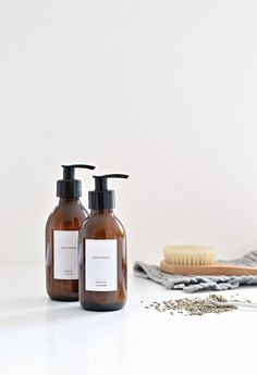 Here's a super easy home made body wash recipe. I've used lavendar and eucalyptus essential oils but you can use any essential oils you like. The body wash feels lovely on the skin and it's all natural. Also I've made some free prinatble labels for your body wash bottles. If not for yourself, this body wash makes a lovely handmade gift too. #bodywash #homemade #printablelabels Homemade Body Wash Recipe, Body Wash Recipe, Homemade Body Wash, Essential Oils For Pain, Hello Glow, Natural Body Wash, Labels Diy, Free Labels, Eucalyptus Essential Oil