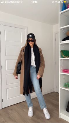 Oversized Coat Women, Outfits With Vests For Women, Nyc Winter Outfits, Outfits Nyc, Ny Outfits, Nyc Outfits, Winter Fashion Outfits Casual, London Outfit, Cold Outfits