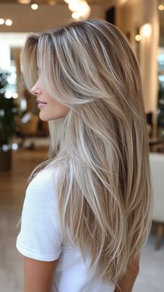 Layered Haircuts for Long Hair Lainey Wilson Hair, Hair Ideas For Graduation, Medium Long Haircut, Hair Inspo Pics, Long Hair Haircuts, Hair Chop, Long Hair With Layers, Blonde Hair Inspo