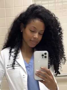 Female Surgeon, Nurse Outfit Scrubs, Nursing School Inspiration, Hair Doctor, Nurse Inspiration, Nurse Aesthetic, Black Femininity, Female Doctor, Medical Aesthetic