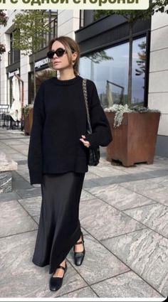 Silk Skirt Outfit, Chique Outfits, Rock Outfit, Mode Casual, Looks Street Style, Modest Fashion Outfits, 가을 패션, Fashion Mode