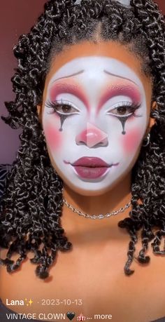 Clown Makeup Black, Makeup Black Woman, Cute Clown Makeup, Scary Clown Makeup, Pierrot Clown, Creepy Halloween Makeup, Pretty Halloween Costumes, Face Paint Makeup