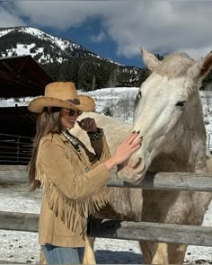 Jackson Hole Wyoming Winter, Jackson Hole Wy, Cowgirl Style Outfits, Cowgirl Aesthetic, Rodeo Outfits, Winter Photoshoot, Cowboy Birthday, Dude Ranch