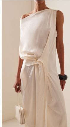 Clothes Inspired By Nature, High Fashion Runway Outfits, Fashion Runway Outfits, White Monochromatic Outfit, Minimal Clothes, Dress Runway, High Fashion Runway, Minimalist Dress, Runway Outfits