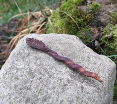 Wooden hair pin carved of birch. It's inspired by finds from early medieval times, celtic artefacts. It's covered with a mixture of tar and linseedoil. The hair pin is 17 cm long, 2 cm wide at its widest point. Celtic Hair, Hair Accessories Bun, Hair Decor, Viking Hair, Early Medieval, Medieval Times, Hair Decorations, Hair Pin, Style Hair