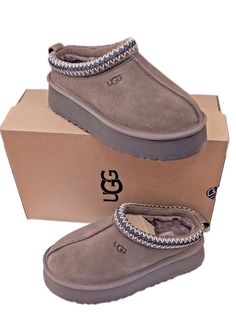 100% Authentic UGG brand  Style: Tazz platform slippers shoes Color: Hickory Brand new in box condition. Origin: imported Suede upper UGG Tasman braid (70% recycled polyester, 30% rayon) 10mm UGGplush™ 80% upcycled wool, 20% lyocell lining 10mm UGGplush™ 80% upcycled wool, 20% lyocell insole EVA outsole Textile binding made from 100% recycled polyester fibers 1.5" platform height SHIPPING & HANDLING: Domestic:  United State Postal Service first class or Priority mail International: eBay's international shipping service. a. Import duties, taxes and charges are not included in the item price or shipping charges. These charges are the buyer's responsibility.b. Please check with your country's customs office to determine what these additional costs will be prior to bidding/buying. *Please do n Uggs Tasman, Platform Uggs, Tasman Uggs, Ugg Tasman, Boxing Conditioning, Platform Slippers, Slipper Shoes, Ugg Shoes, New Woman