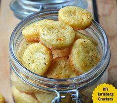 small crackers in a glass jar on a wooden table with text overlay that reads diy lunchers crackers