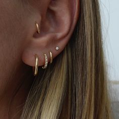 Minimalist Ear Piercings, Ear Curation, Cool Ear Piercings, Pretty Ear Piercings, Cute Ear Piercings, Sapphire Earrings Studs, Dope Jewelry, Girly Jewelry