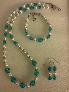 Jewelry Ideas Diy, Beaded Jewelry Ideas, Blue Beaded Necklace, Beaded Necklace Diy, Diy Bracelet Designs, Beads Bracelet Design, Homemade Jewelry, Pin Jewelry