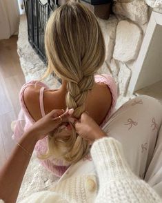 Real Life Rapunzel, Hairstyles Braid, Highlights Brown Hair, Hair Stylies, Sweet Nothings, Light Brown Hair, Shiny Hair, Barbie Girl, Hair Hairstyles