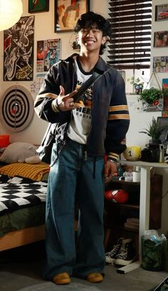 Highschool Fits For Guys, 80s Fall Outfits Men, Spanish Men Fashion, Jaydenrono Outfits, Retro Commuting Style, Baggy Clothes Aesthetic Boy, Baggy Punk Outfits, Musician Outfit Men, Jock Aesthetic Outfit