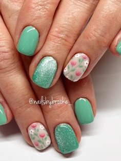 short sage green nails with glitter and flower Gel Nail Flower Designs, Spring Gel Nails Ideas, Sage Green Nails, Theme Nails, Spring Nail Ideas, May Nails, Green Colours, Floral Nail, Cute Gel Nails