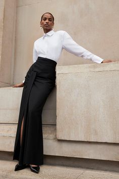 Power Style Women, Avant Garde Office Wear, High Fashion Work Wear, High Fashion Office Wear, What To Wear To A Fashion Show, Style With White Shirt, White Dress Shirt Outfit, White Shirt Styling, White Shirt Black Skirt