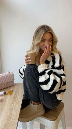 Plus Size Fall Mom Outfits, Vanilla Fall Outfits, Winter Coffee Shop Outfit, Winter Outfit Inspo Casual, Trendy Oversized Striped Cardigan, Trendy Striped Chunky Knit Sweater, Europe Aesthetic Outfit Winter, Almond Mom Outfit, Dresscode School Outfits