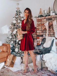 29+ Dazzling Holiday Party Outfits That Will Make You Shine Red Christmas Dress Women Classy, Outfit Vestido Rojo, Holiday Party Pants, Holiday Party Looks, Blazer E Short, Holiday Jumpsuit, Trendy Cocktail Dresses, Cocktail Dresses With Sleeves, Red Holiday Dress