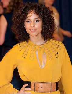 20 Amazing Layered Hairstyles For Curly Hair Layered Curly Hairstyles, Short Layer, Kinds Of Haircut, Layered Curly Hair, Layered Hairstyles, Layered Bob Hairstyles, Bangs Short, Hair 2018