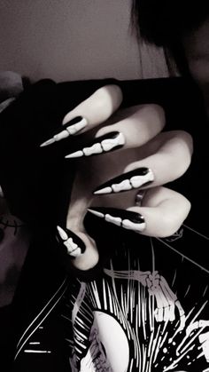 Goth Coffin Nails, Nail Ideas Emo, Gothic Nails Designs, Gothic Nails Coffin, Simple Emo Nails, Egirl Nails Ideas, Metalhead Nails, Emo Nails Acrylic, Goth Nail Ideas