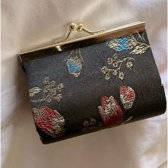 Vintage Yet New And Never Used. Can Be Used As A Coin Purse Or A Small Makeup Purse. Closet Kept In A Smoke And Pet Free Home. Vintage New With No Tags Purse Closet, Purses Vintage, Makeup Purse, Bags Vintage, Home Vintage, Small Makeup, Vintage Purses, Coin Pouch, Tapestry Design