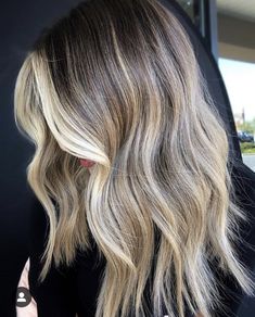 Colored Money Piece, Colored Money Piece Hair, Money Piece Hair, Money Piece, Blonde Hair Inspiration, Balayage Hair Blonde, Blonde Hair Looks, Blonde Hair With Highlights, Brown Blonde Hair