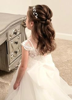 Girls Bridesmaid Hair, Kids Hair For Wedding, Girls Flower Girl Hair, Flower Girl Short Hairstyles, Hair Styles For First Communion, Flower Girl Hairstyles Half Up Half Down, Half Up Half Down Flower Girl Hair, Flower Girl Half Up Hairstyles