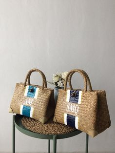 - Quarantine gift- BRIDE Shop --------------------------------------Straw Beach Bag, Basket Bag for Colorful Day  Shopping and  Beach.  They made of Sedge and Monogram name of your exclusiveWe disinfected the bag and ensure they ultra clean.How to order ??Inform information at "noted to seller"ORDER ::♥ Name :(Not over 9 alphabet)♥ Name Color :♥ Color of pattern :(Process time 10-14 days)Shipping 2-4 weekExpress shipping 5-7 days (have to pay more) **Detail :zipper pocket insideMEASUREMENT :Widt Nacho Average Bride, Raffia Shoes, Bride Bag, Bridesmaid Tote Bags, Estilo Hippy, Straw Beach Bag, Bridesmaid Bags, Monogram Handbag, Wedding Welcome Bags