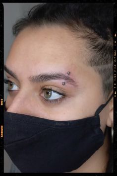 Eyebrow Piercing Idea Persing Face, Right Eyebrow Piercing, Eyebrow Piercing Placement, Dainty Eyebrow Piercing, Small Eyebrow Piercing, Cute Eyebrow Piercing, Piercings Eyebrow Girl, Eyebrow Piercing Hoop, Eyebrow Piercing Aesthetic