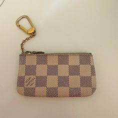 White Checkered Design With Gold Key Chain - Any Places With Wear Pictured - Keychain Clip And Wallet Zipper Work Perfectly Louis Vuitton Keychain Wallet, Picture Keychain, Sanrio Bag, Louis Vuitton Keychain, Wallet Keychain, Louis Vuitton White, Checker Design, Keychain Clip, Checkered Design