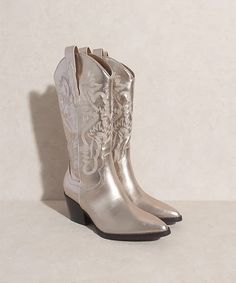 Amaya-Classic Western Boots 70s Boots, Metallic Boots, Boot Pulls, Wrap Heels, Western Cowgirls, Bold And The Beautiful, Western Boot, Boys Boots, Cow Boy