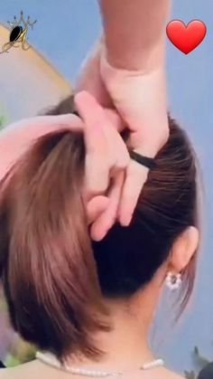 Simpul Dasi, Easy Bun Hairstyles For Long Hair, Hair Upstyles, Easy Hair Updos, Hair Braid Videos, Long Hair Updo, Hairdos For Short Hair, Peinados Fáciles Para Cabello Corto