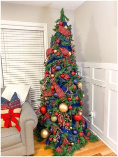 a decorated christmas tree in a living room